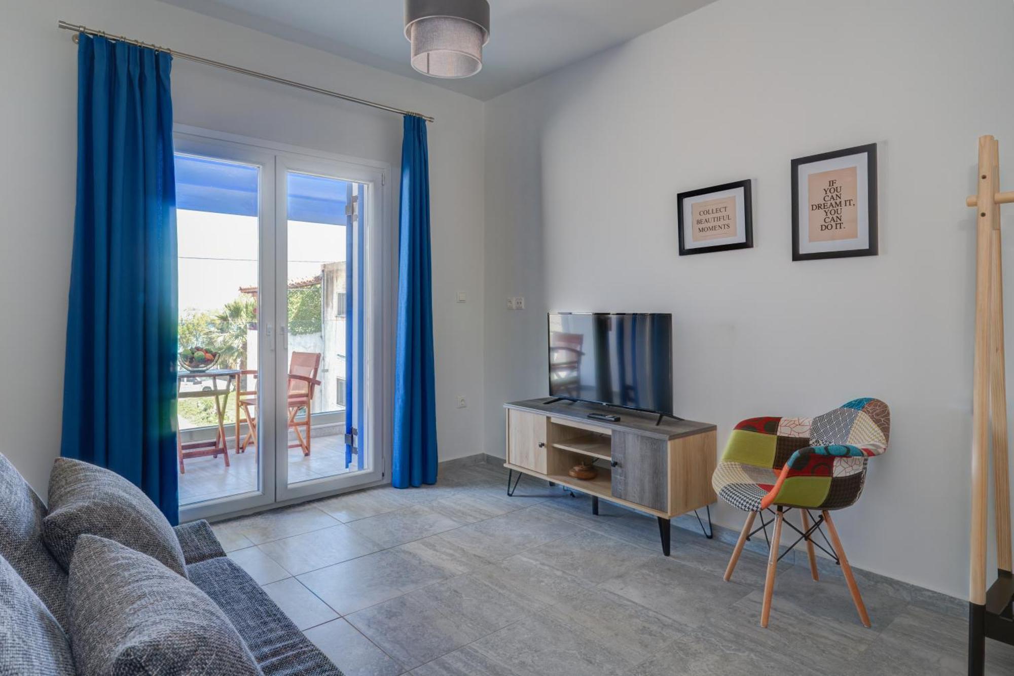 Molos Beachfront Apartments In Diakoptó Kültér fotó