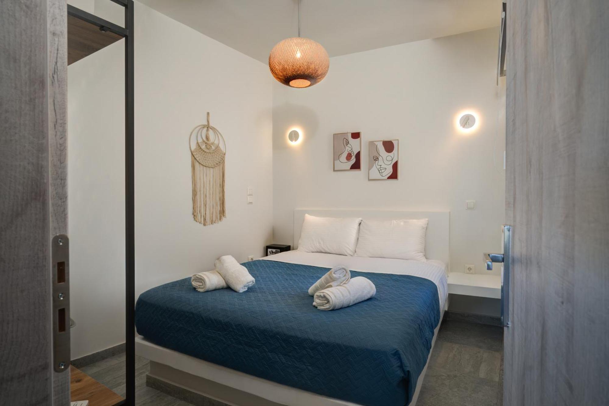 Molos Beachfront Apartments In Diakoptó Szoba fotó